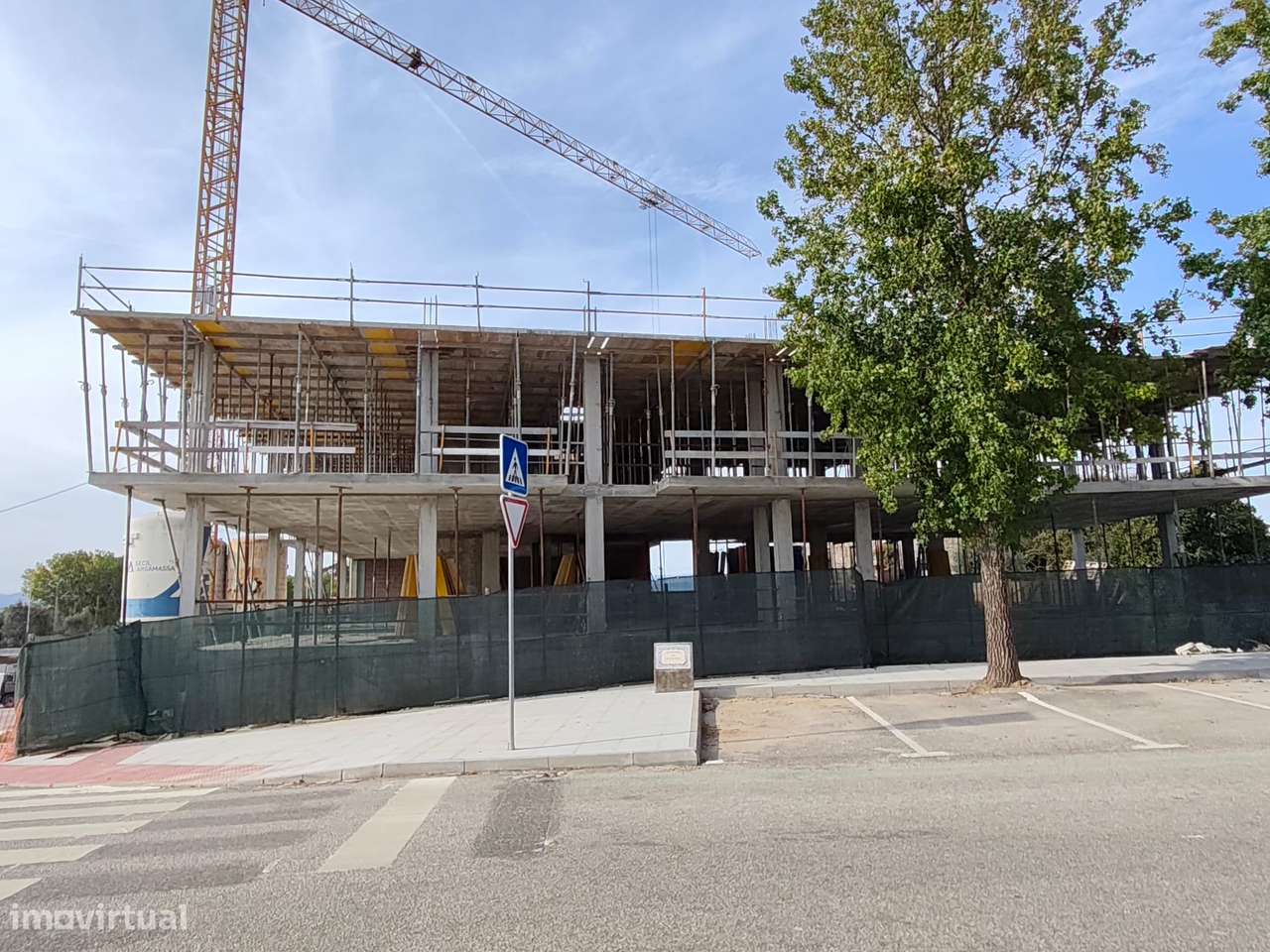 Apartamento Novo em Prédio com Arquitetura Moderna-0
