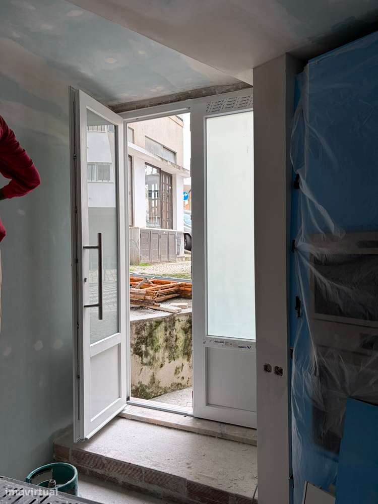 T2 Totalmente Remodelado com 2 Suítes em Algés | Entrega Maio 2026 - Grande imagem: 5/6