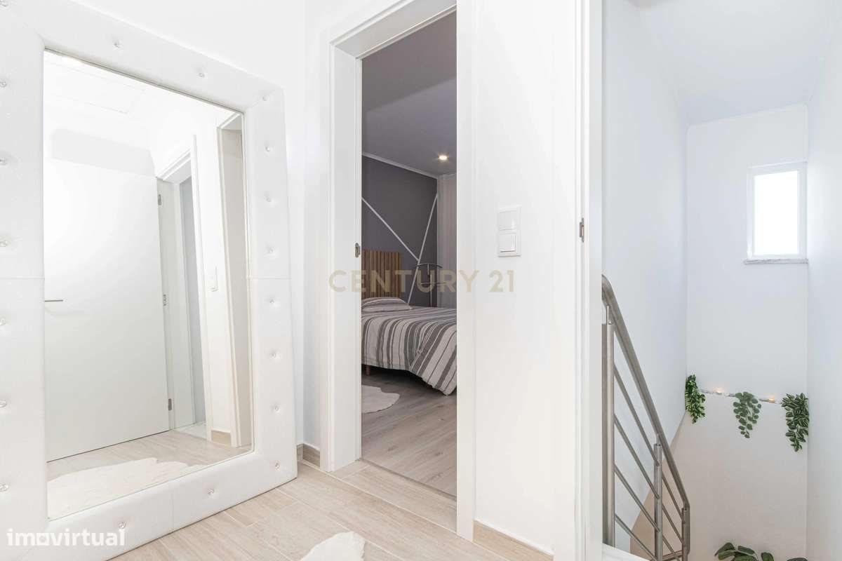 Moradia em Banda nova totalmente mobiliada – Quinta do Conde-12