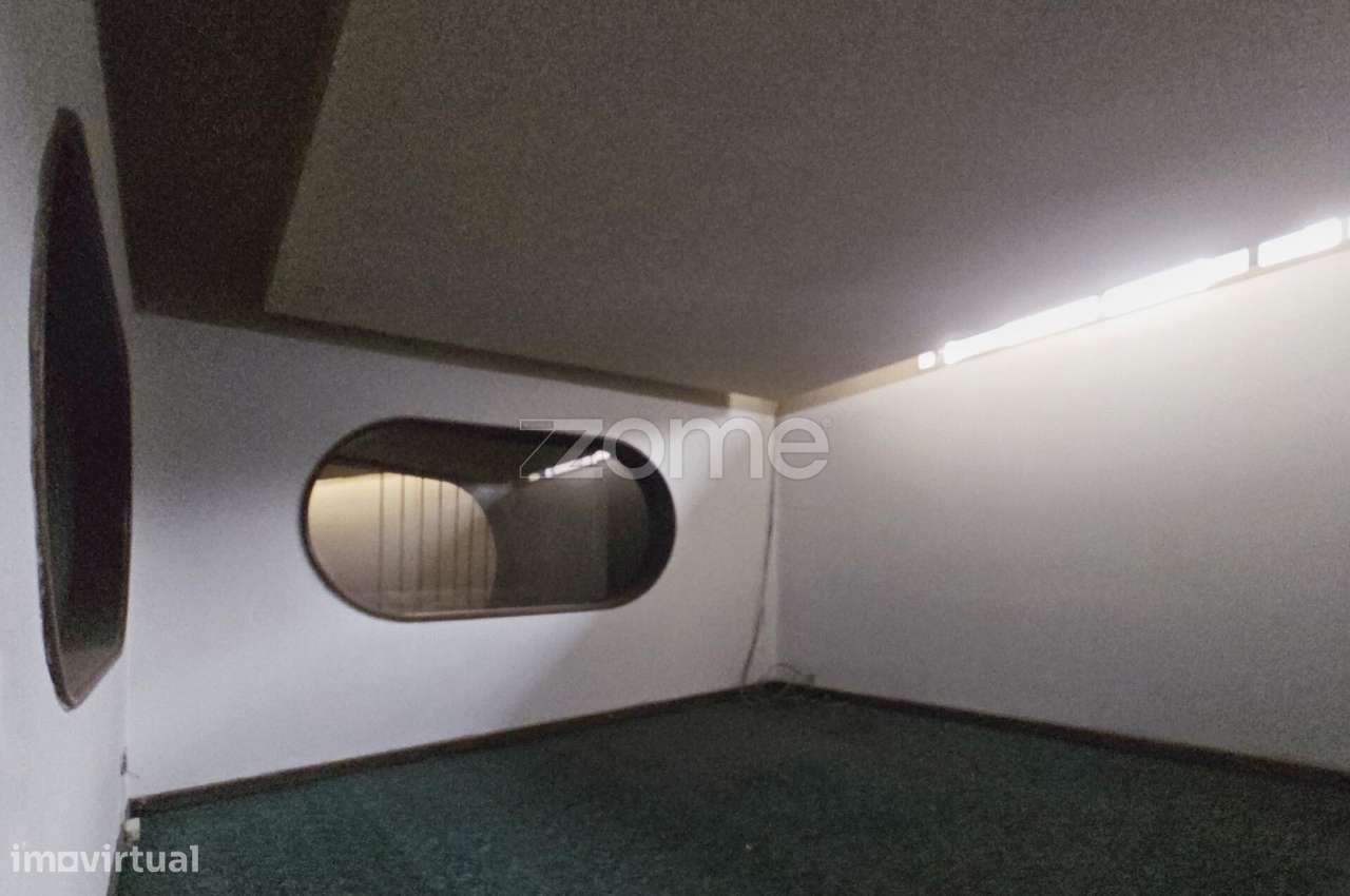 Moradia rara para Reabilitação – Vista Mar | São Pedro Estoril-28