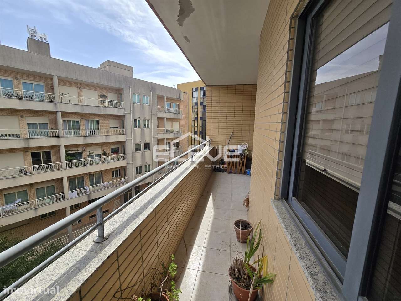 Espetacular T3 ao Metro Santo Ovideo-23