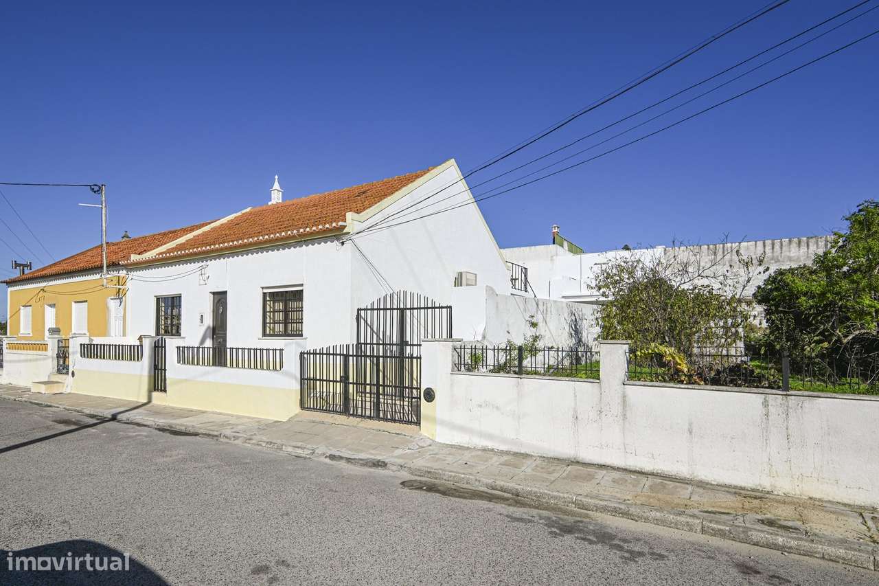 Moradia T2+1, c/ Garagem, Bairro do Areias – Montijo-1