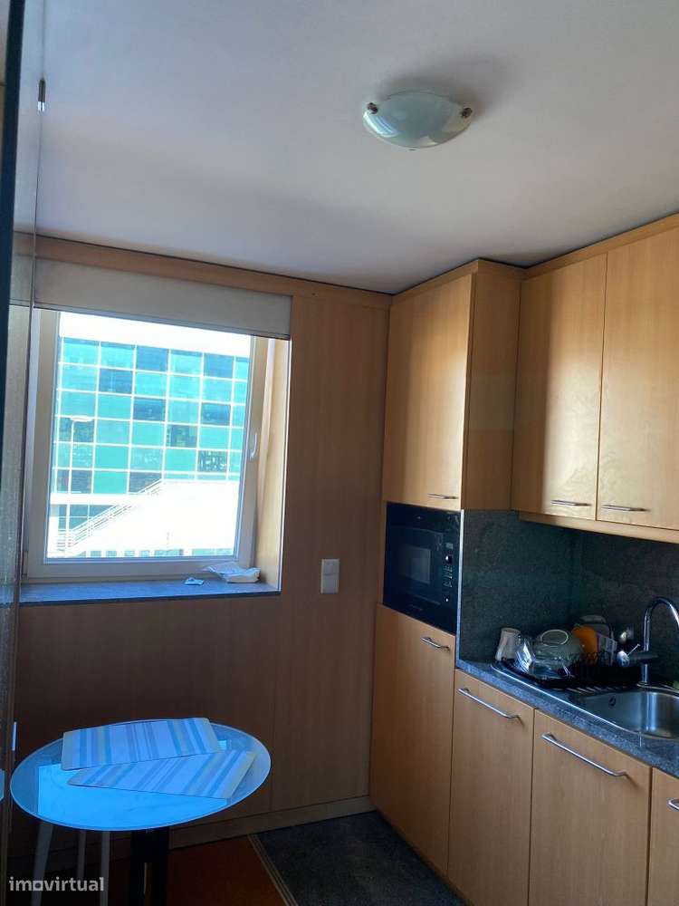 Arrenda-se T0 no Alma Shoping. Mobilado e equipado - Grande imagem: 2/7