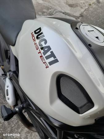 Ducati 696 - 1