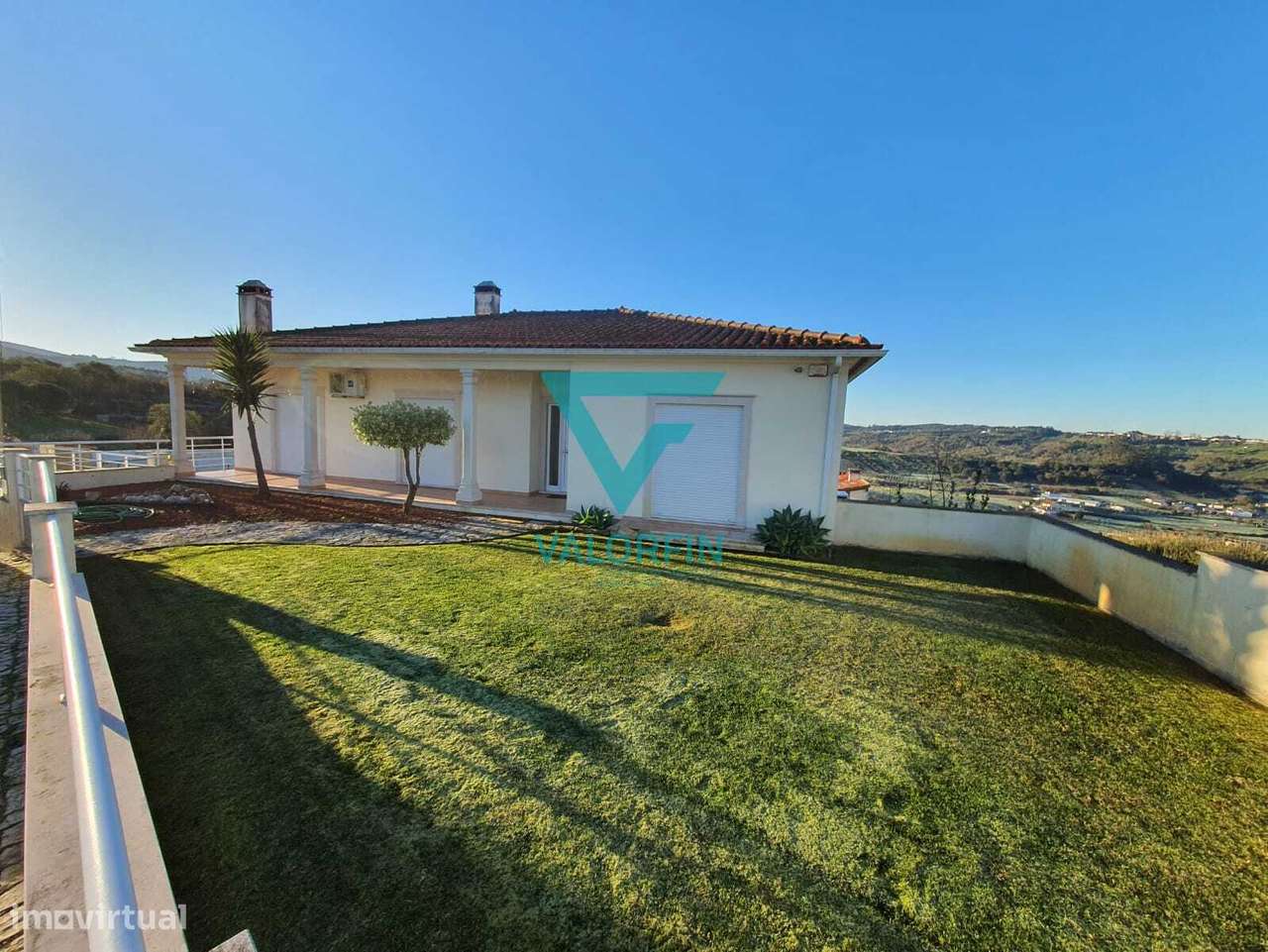 MORADIA T3 com Cave, Rés do Chão e Terreno | Batalha - Grande imagem: 2/29