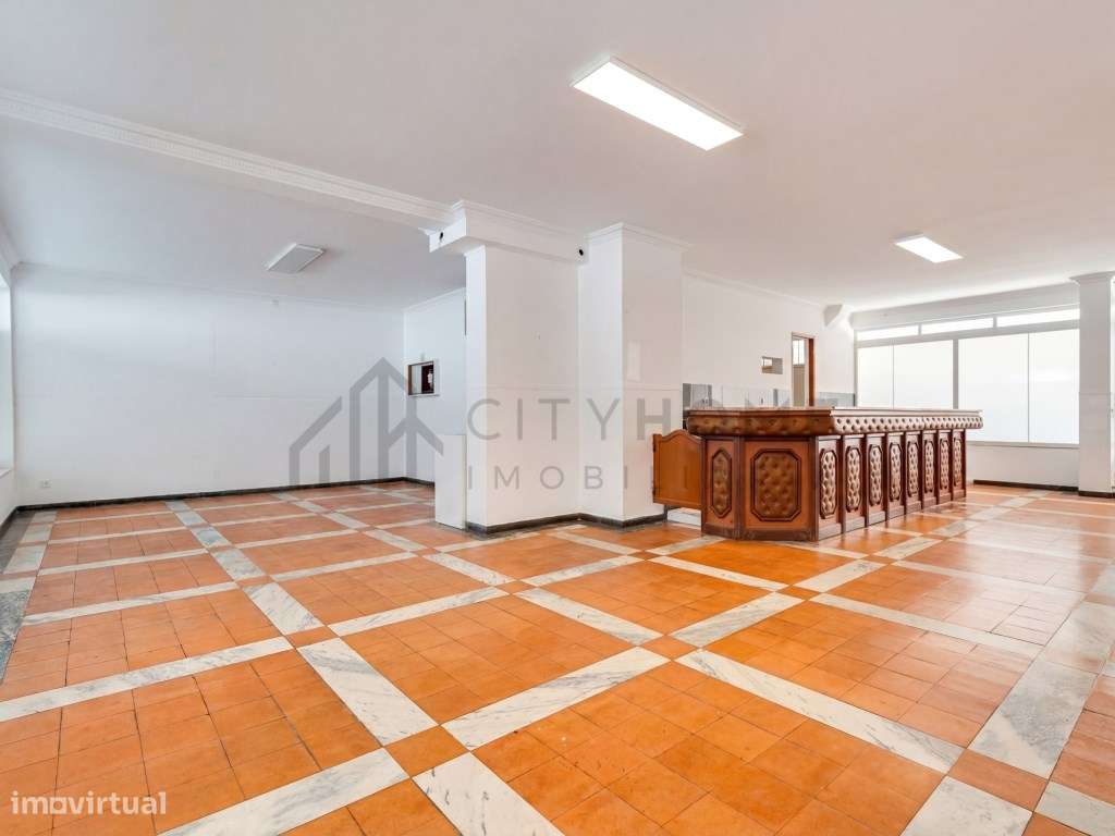 Espaço comercial com piscina e múltiplas possibilidades de negócio ...-4