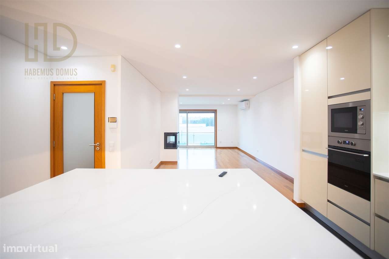 Moradia T3+1 de Luxo com 405m2 a 200 Metros da Praia em Canidelo.-7
