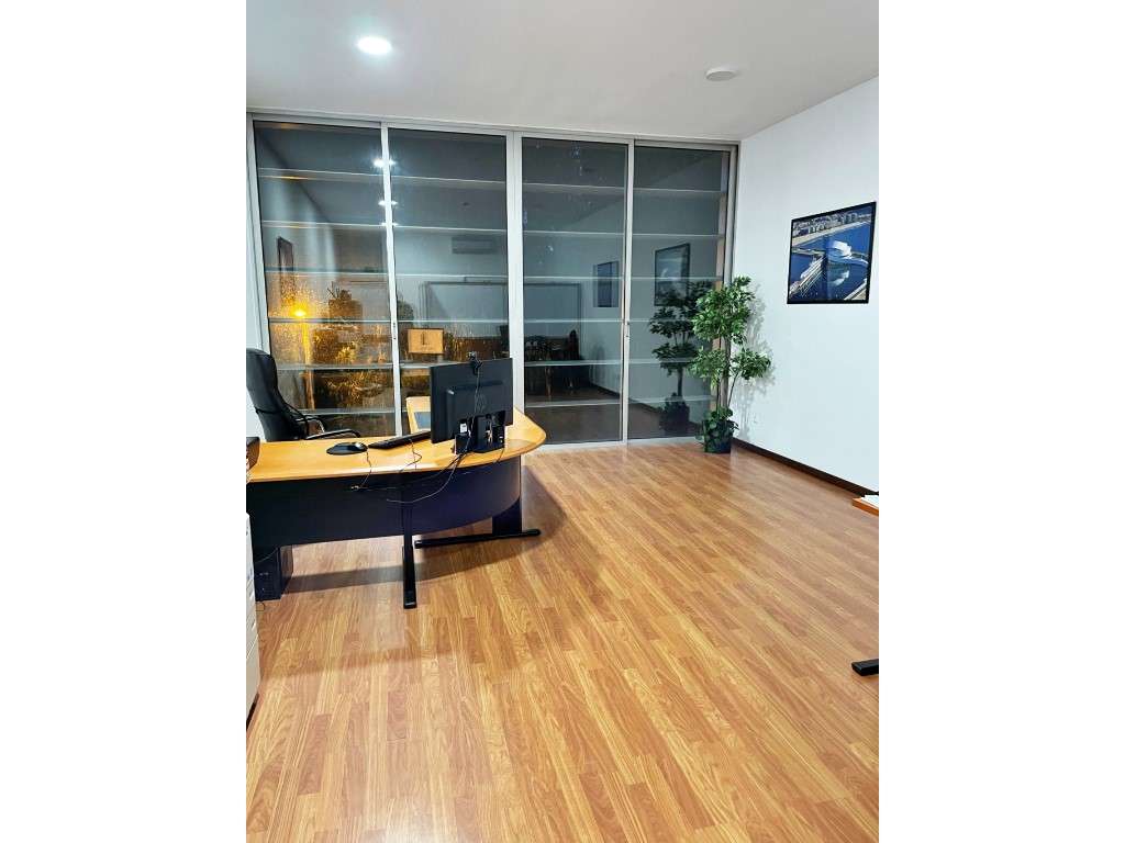 Escritório na Zona Industrial da Maia - Grande imagem: 2/5