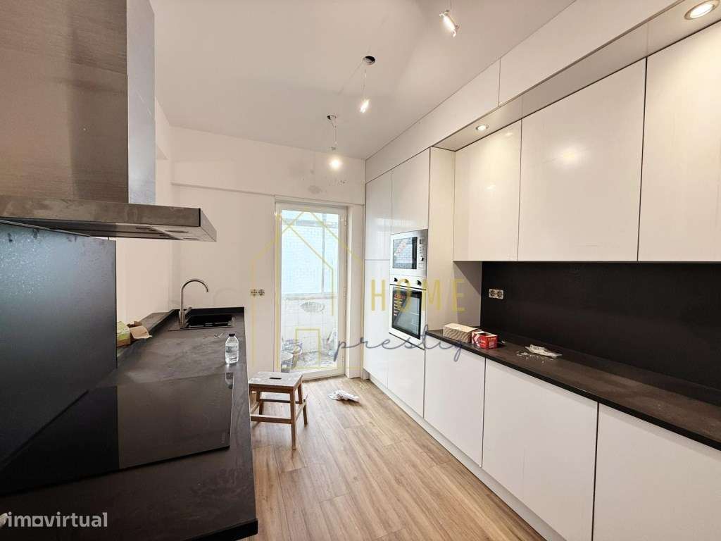 T3 Moderno e Luminoso no Laranjeiro com 4 Varandas-5