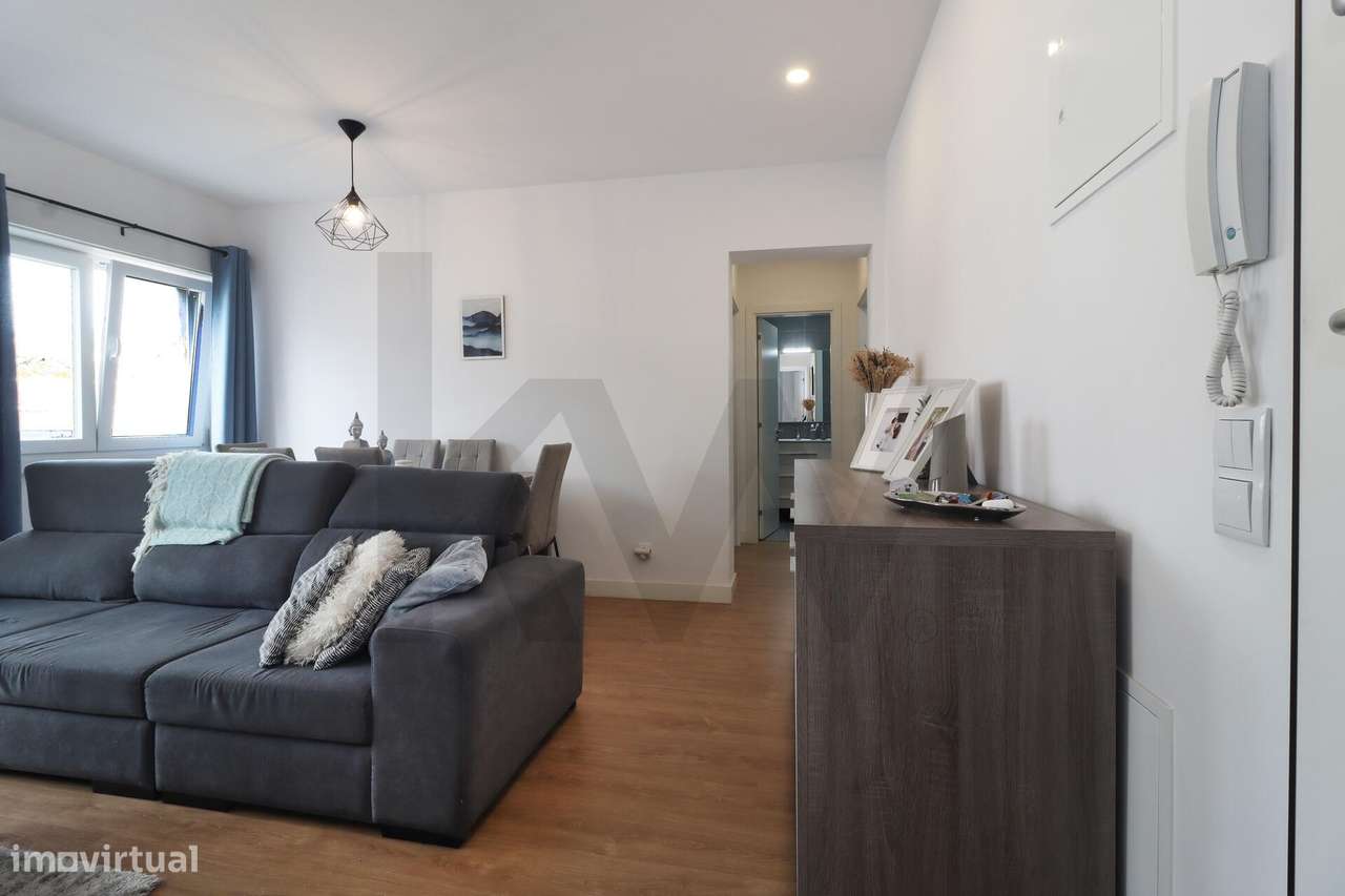 T2 Renovado com 2 Varandas | Excelente Luminosidade | Odivelas - Grande imagem: 4/27