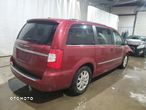 Chrysler Town & Country - 17