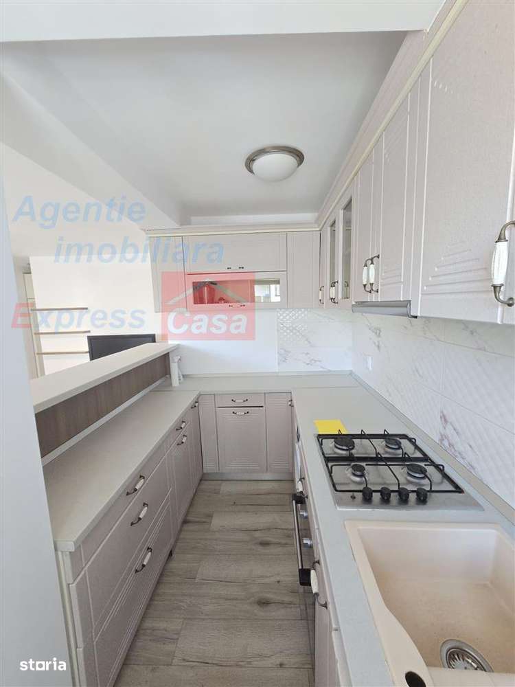 Super oferta! Apartament 3 camere, etaj 1, zona Palas Mall-4