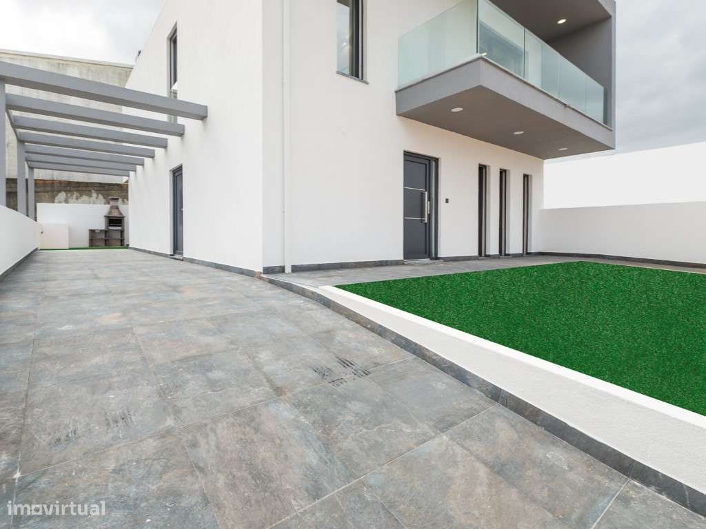 MORADIA NOVA T4 COM PISCINA - SERRA DE CASAL DE CAMBRA-5