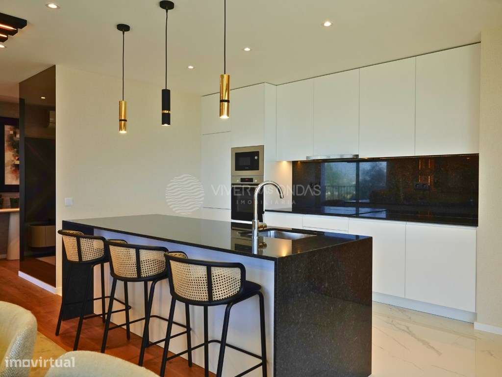 Apartamento T3 EXCLUSIVO | 2 lugares de estacionamento | Varanda - Grande imagem: 4/93