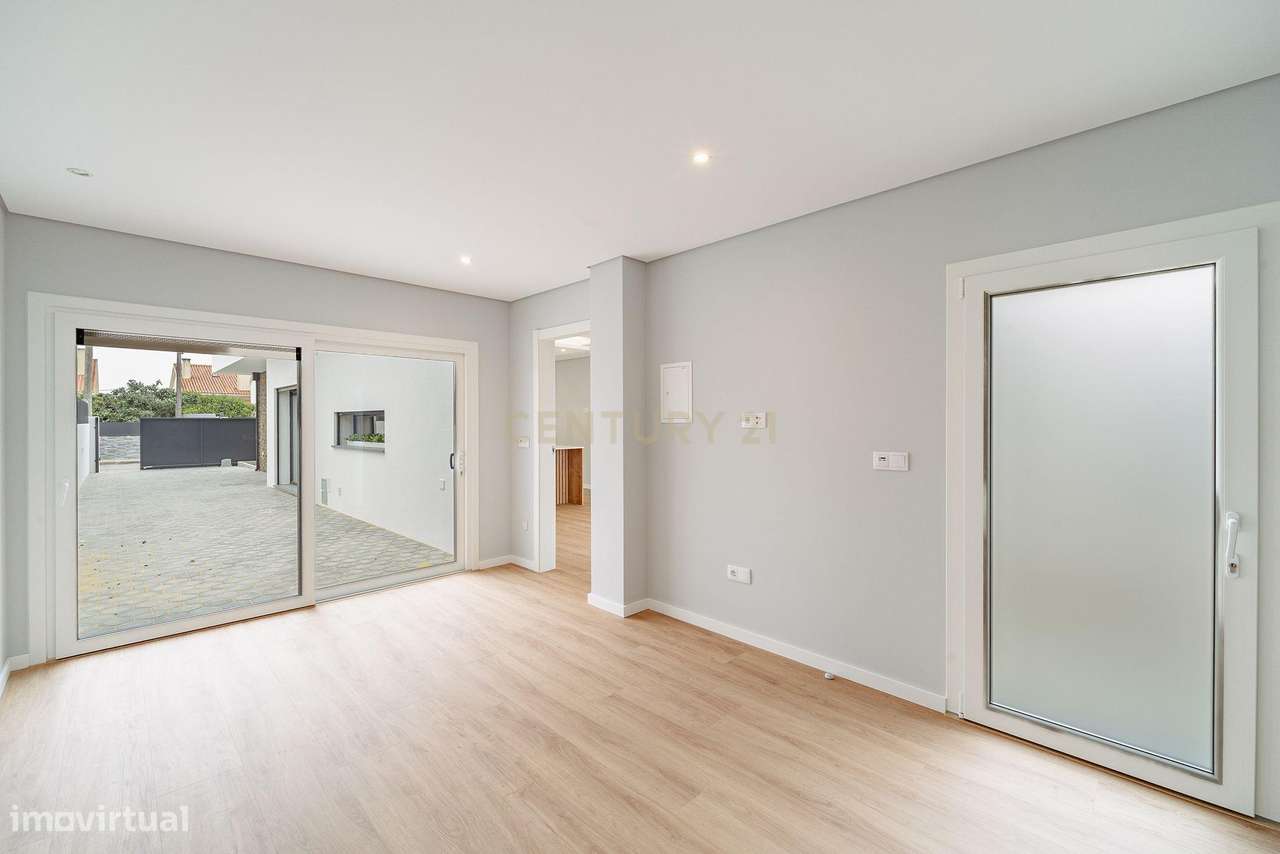 Moradia Nova térrea T3+1 em Fernão Ferro, Seixal-24