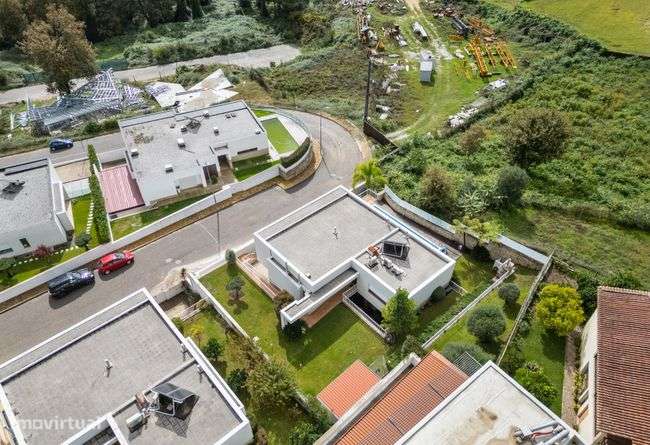 Exclusiva Moradia Individual Moderna e Luxuosa-48