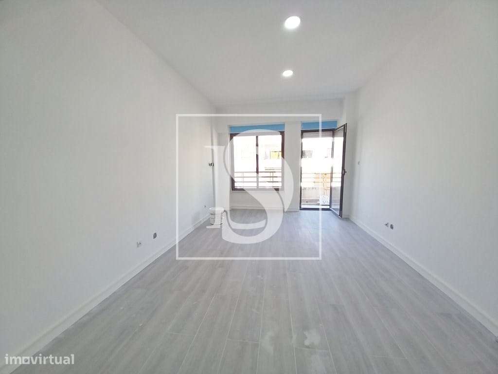 Apartamento Duplex T4 c/garagem - Totalmente Remodelado – Costa da Cap - Grande imagem: 5/43