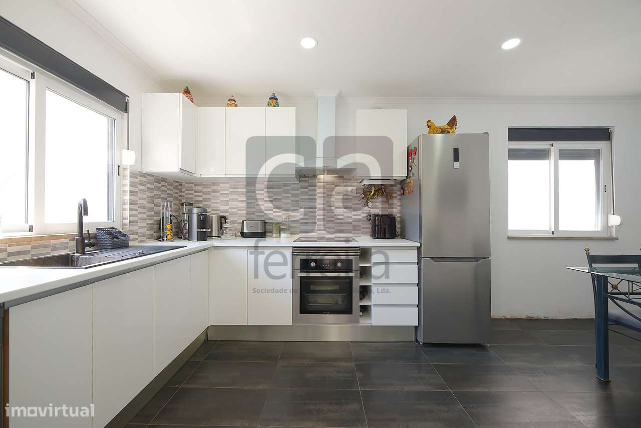 Moradia T3 Totalmente Remodelada em Almeirim-5