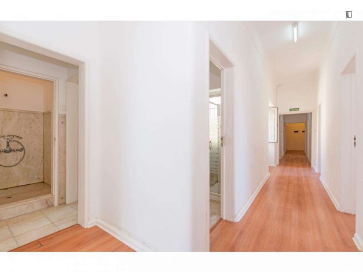 Quarto - localizado em Alameda Lisbon - Grande imagem: 4/7