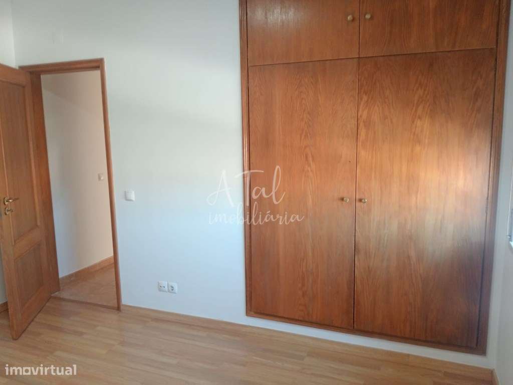 Apartamento T3 totalmente remodelado-7