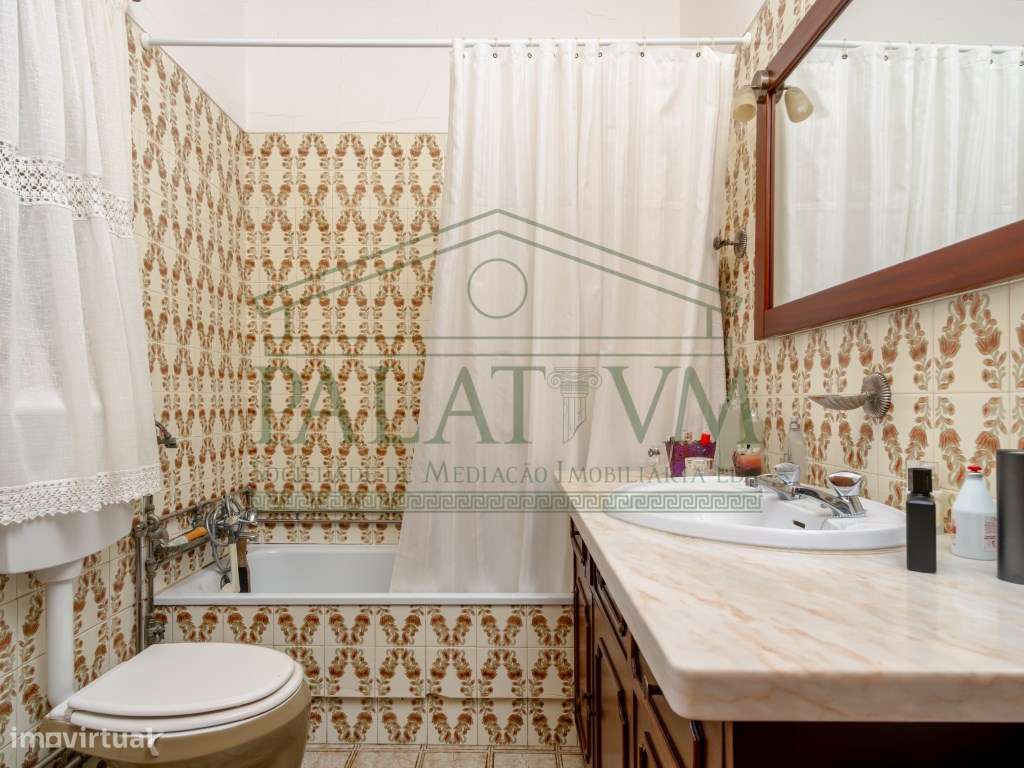 Moradia T5 centro da Charneca da Caparica-24