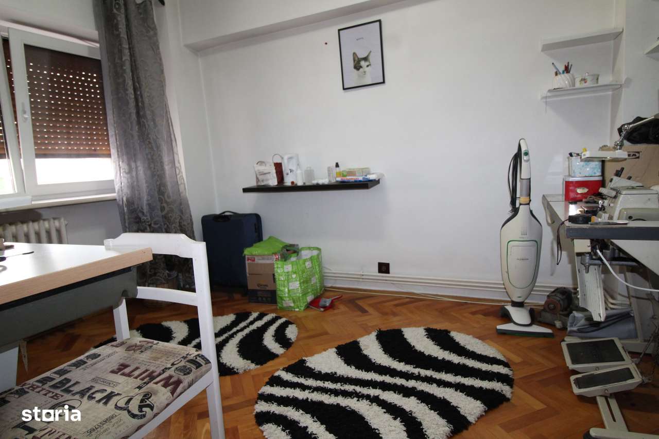 Apartament 3 camere, decomandat, etaj 3, strada 23 August - Imagine principală: 4/8