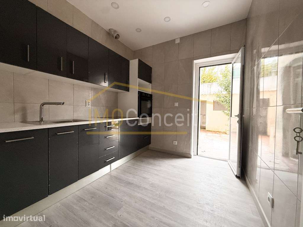 Apartamento T3 | Renovado - Espaço Exterior | Torres Novas - Grande imagem: 5/19