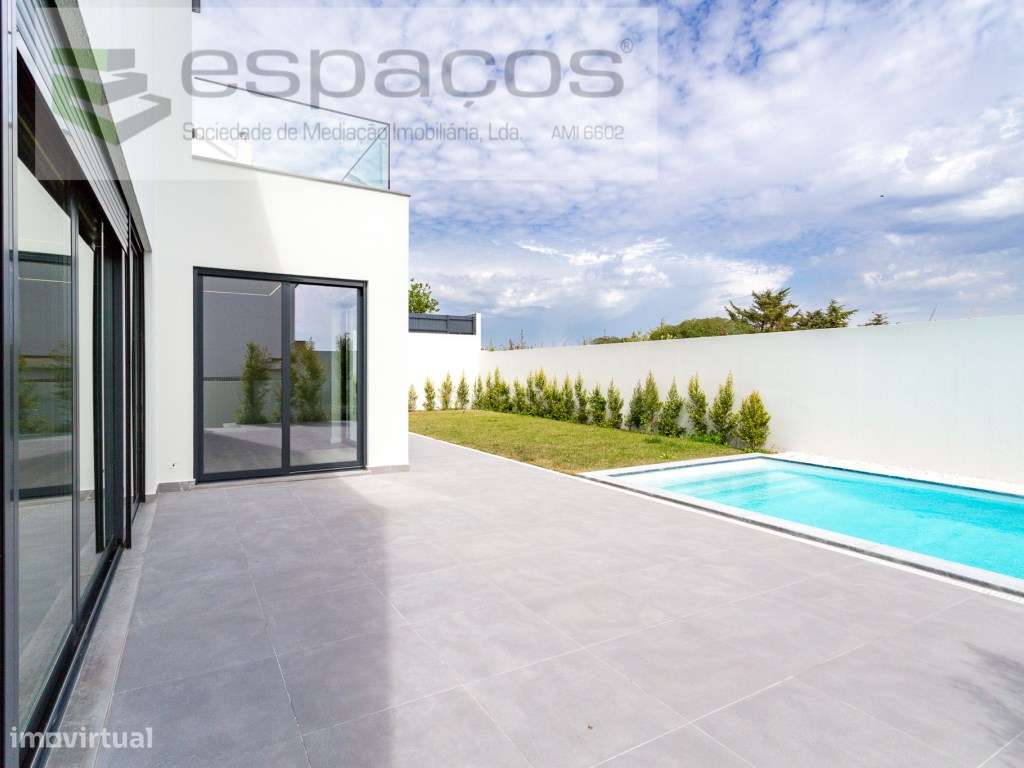 Moradia Isolada T4 com piscina em Barcarena, Oeiras - Grande imagem: 4/60