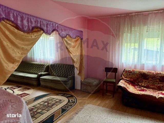 Casă / Vilă cu 5 camere de vânzare - Imagine principală: 3/16