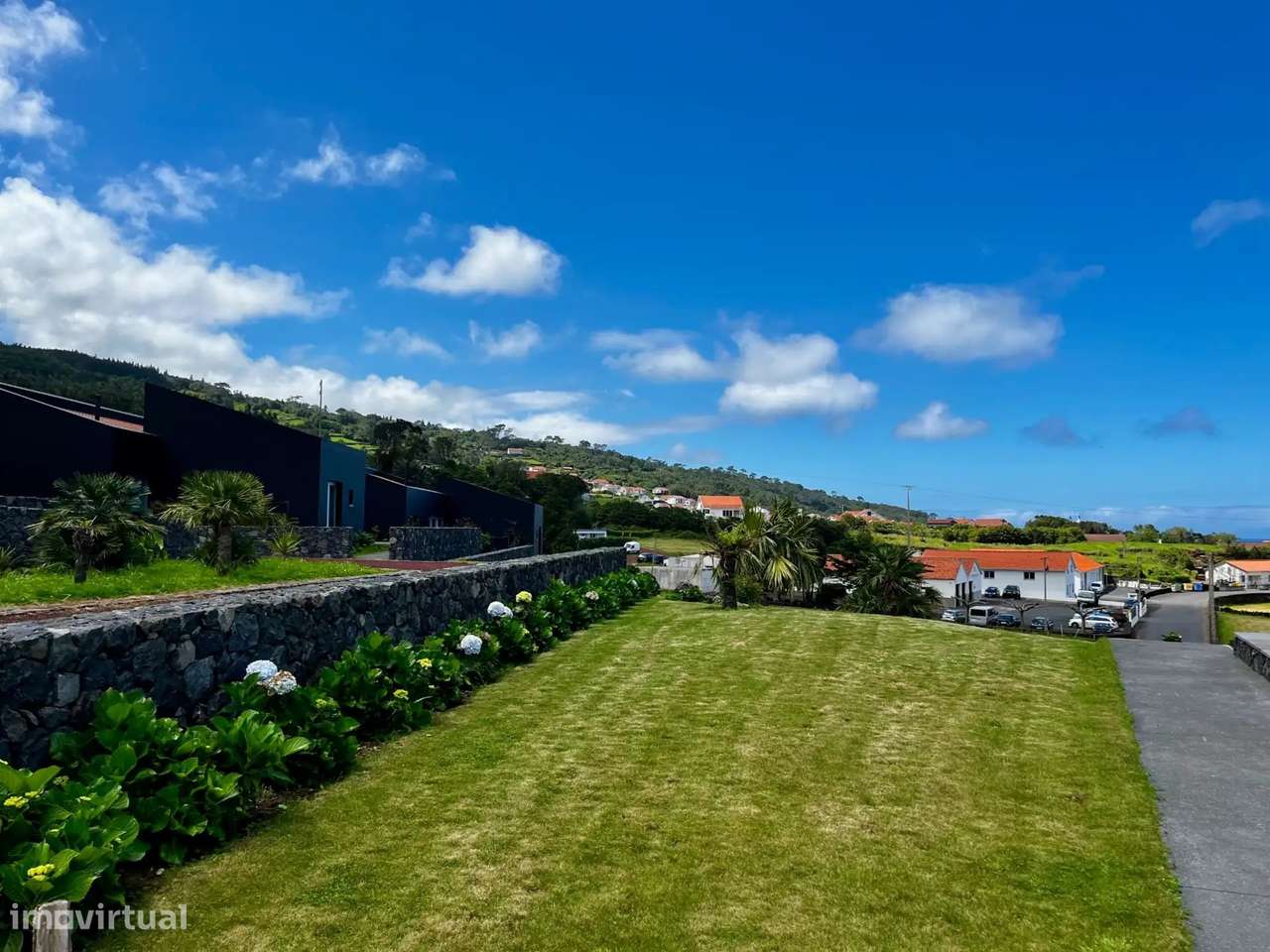 Moradia T3 contemporânea com jardim na Prainha, Ilha do Pico-23