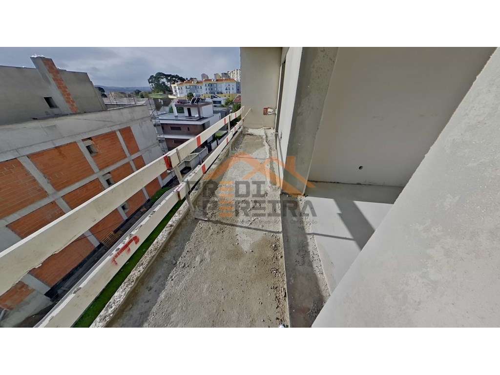 Apartamento T2, localizado em Santo António dos Cavaleiros.-15