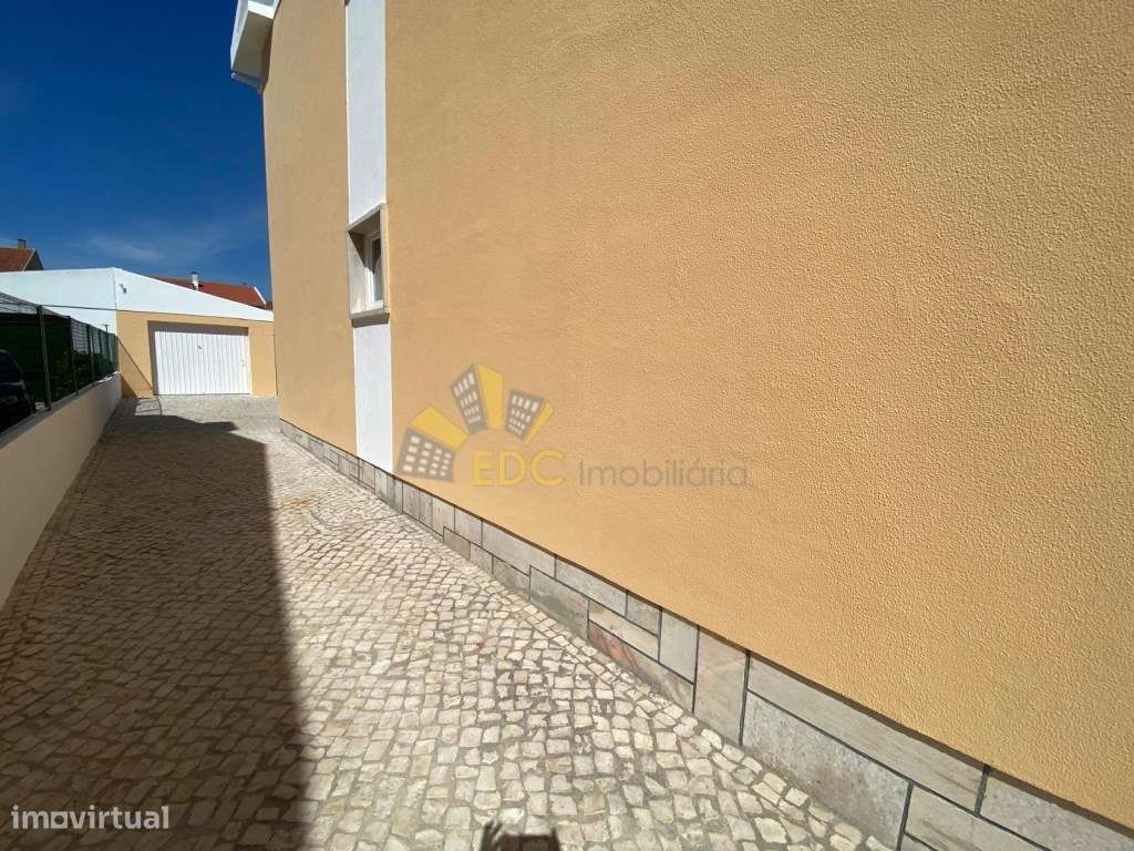 Moradia T3 - Remodelada com 2 frentes no centro de Mem Martins | Nã...-32