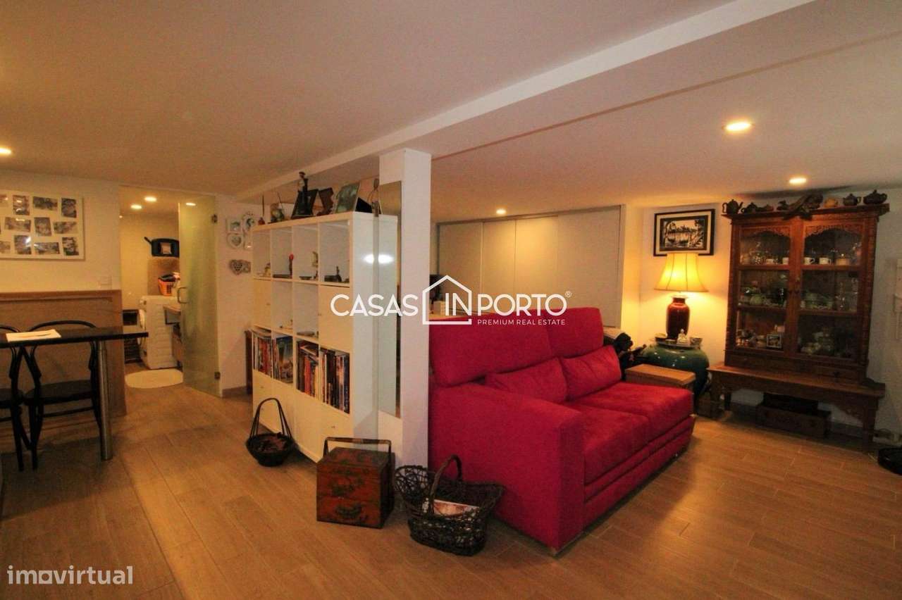 Moradia T4 de Traça Antiga Renovado com Licença AL-25