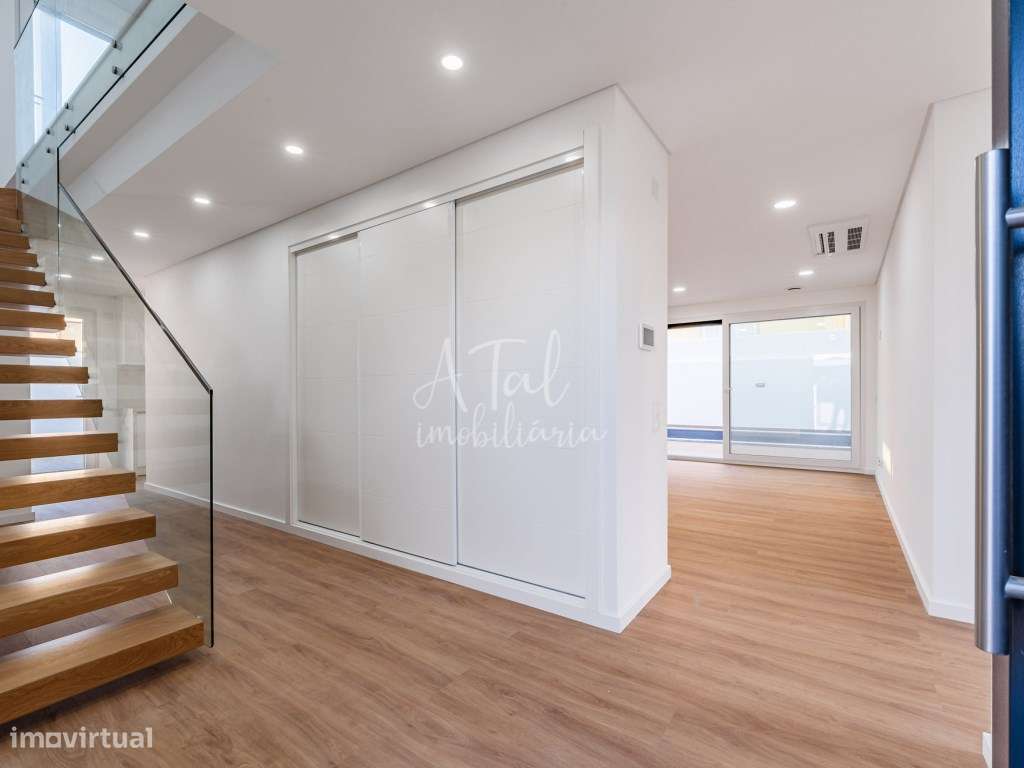 Moradia V4 com piscina em Azeitão-14