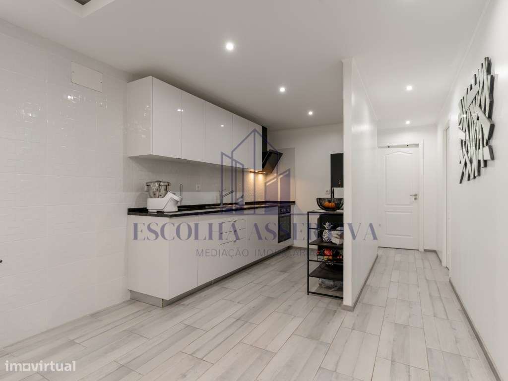 Loja com 95m2 transformada em apartamento T2-12