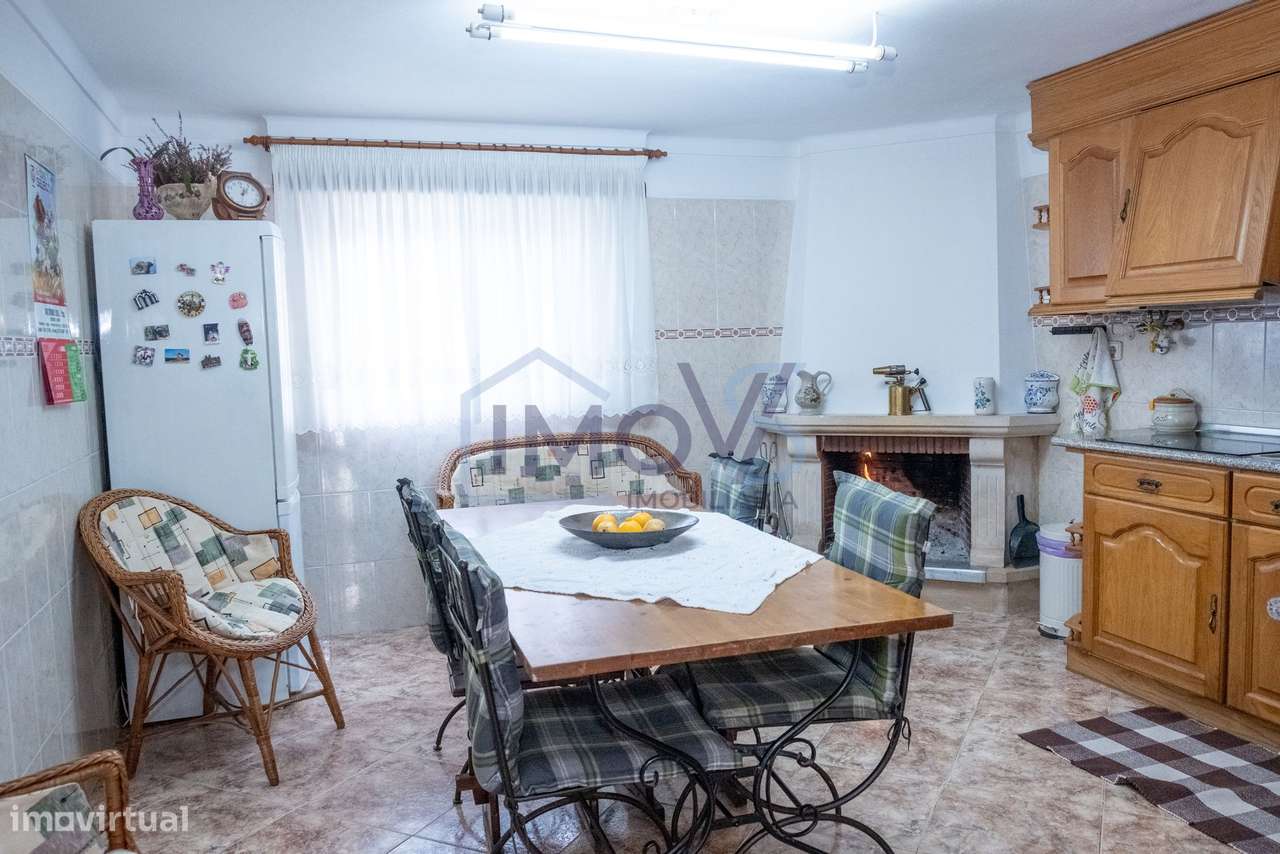 Propriedade com 2 Habitações, Anexo e Poço – Oportunidade Única em Fer-14