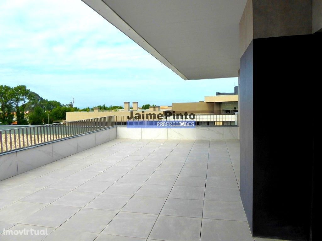 Apartamento de cobertura, vista mar, T4. Portugal, Porto, V. N. Gaia.