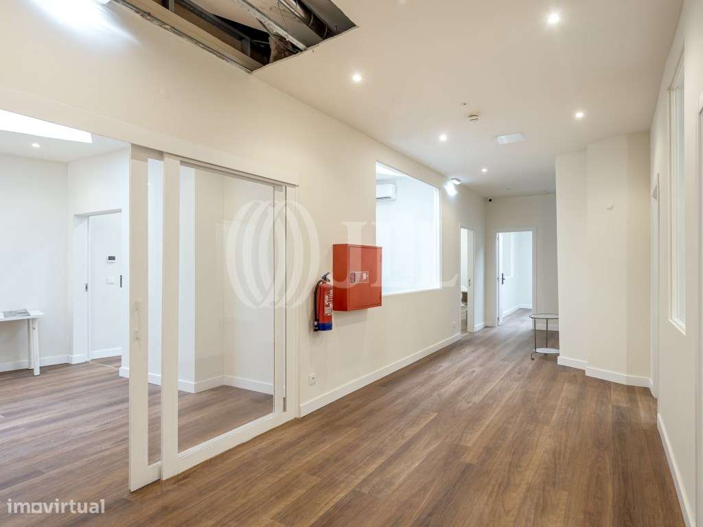 Espaço comercial renovado, com segurança 24h, em Lisboa - Grande imagem: 3/31