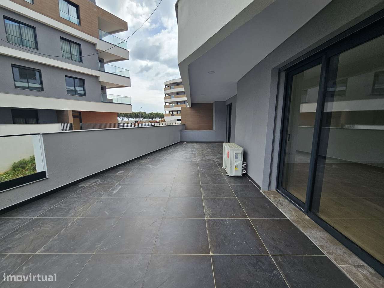 Magnifico T2 na Urbanização SkyCity-5