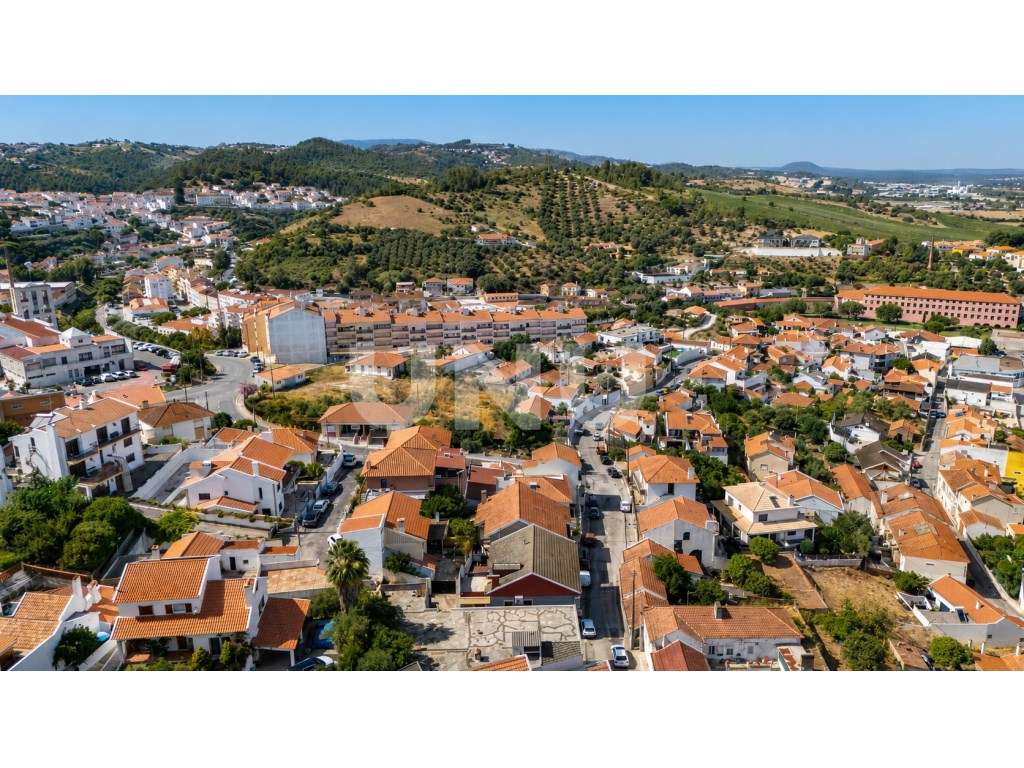 Moradia Bifamiliar T4 + T1 com garagem nas Paredes, em Alenquer!-39