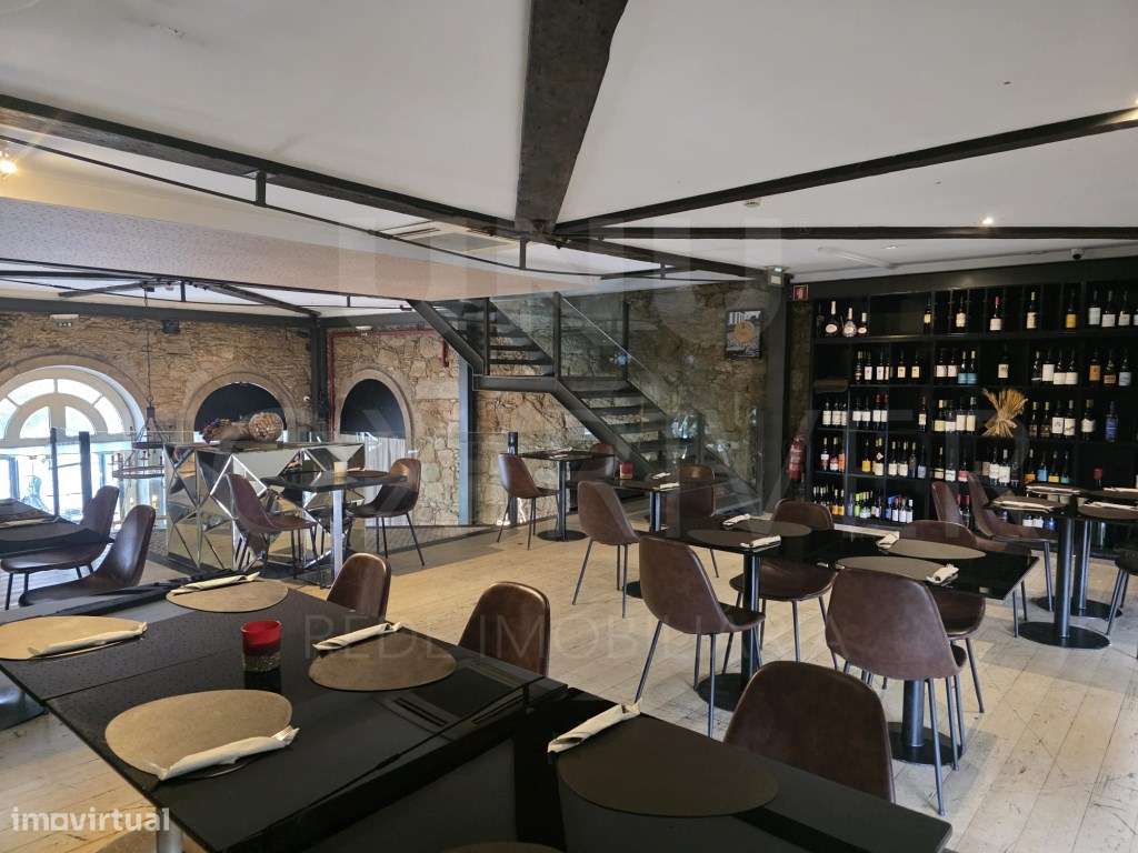 Espaço Comercial de Referência em Valença - Oportunidade de Trespasse-9