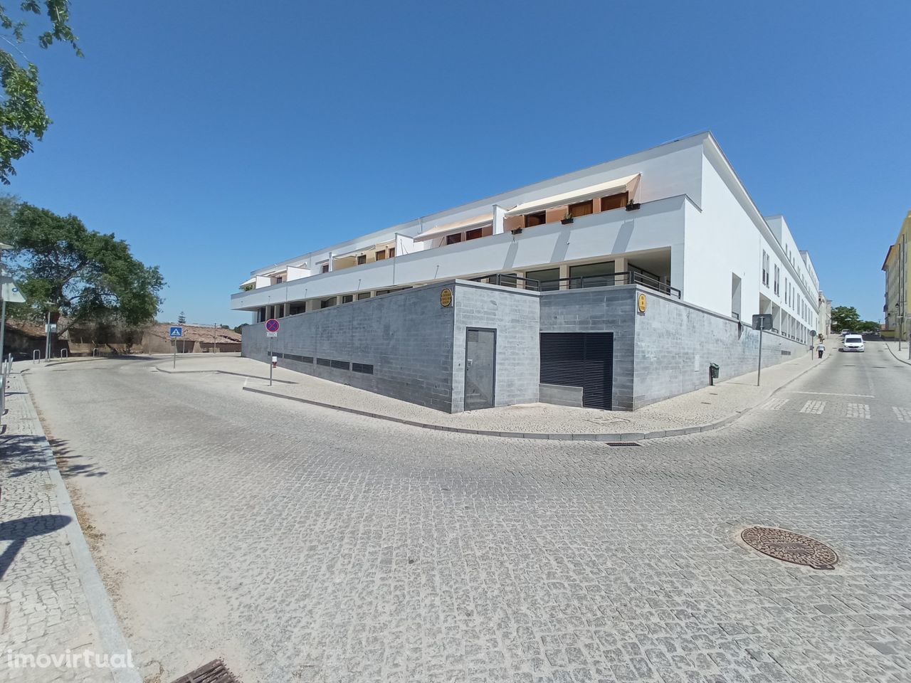 Garagen e estacionamento em Évora, Santo Antão