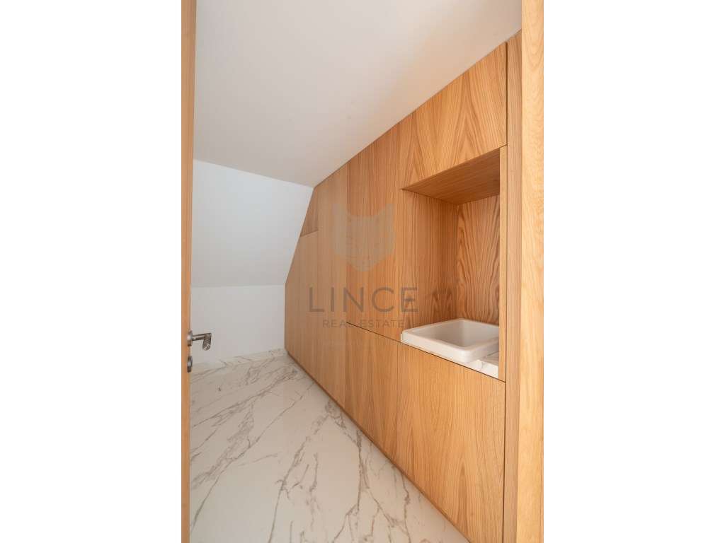 Apartamento T3 duplex no centro da cidade com varanda-17