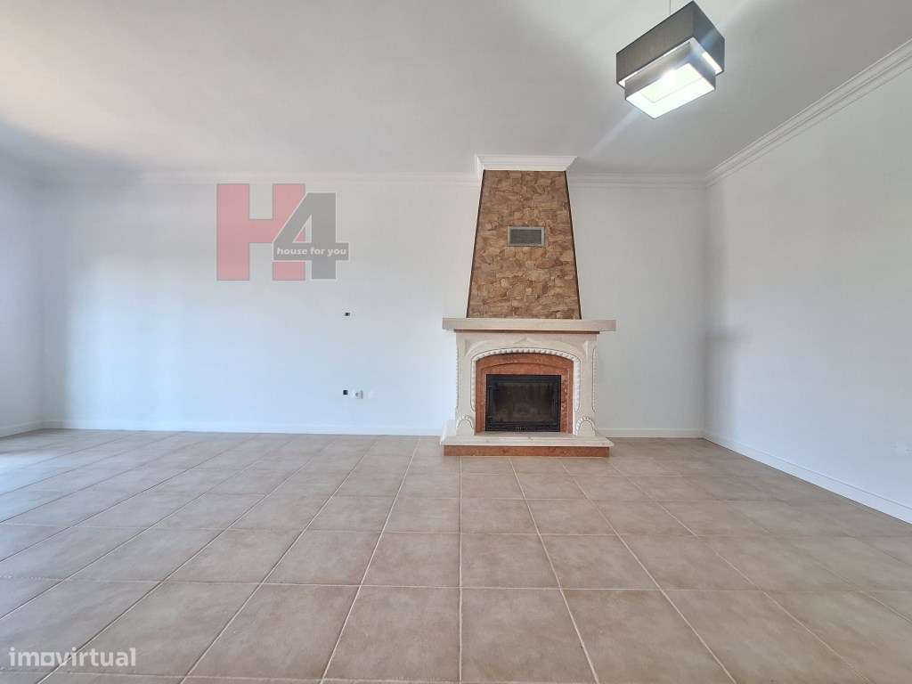 Moradia T4 com piscina inserida num terreno de 670m2 - Setúbal (OFE...-11