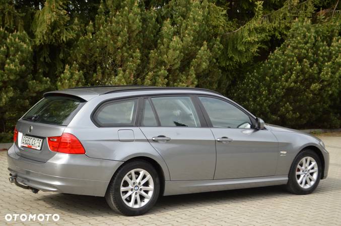 BMW Seria 3 320d xDrive - 4