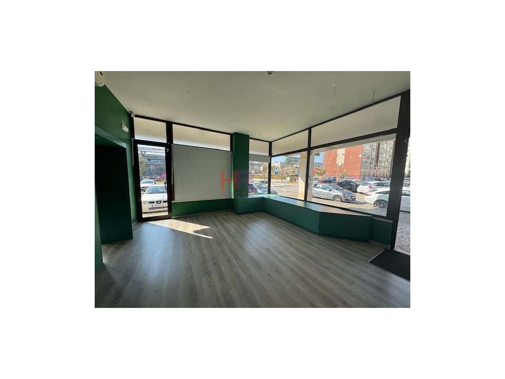 Solum arrendam-se duas lojas. - Grande imagem: 2/10