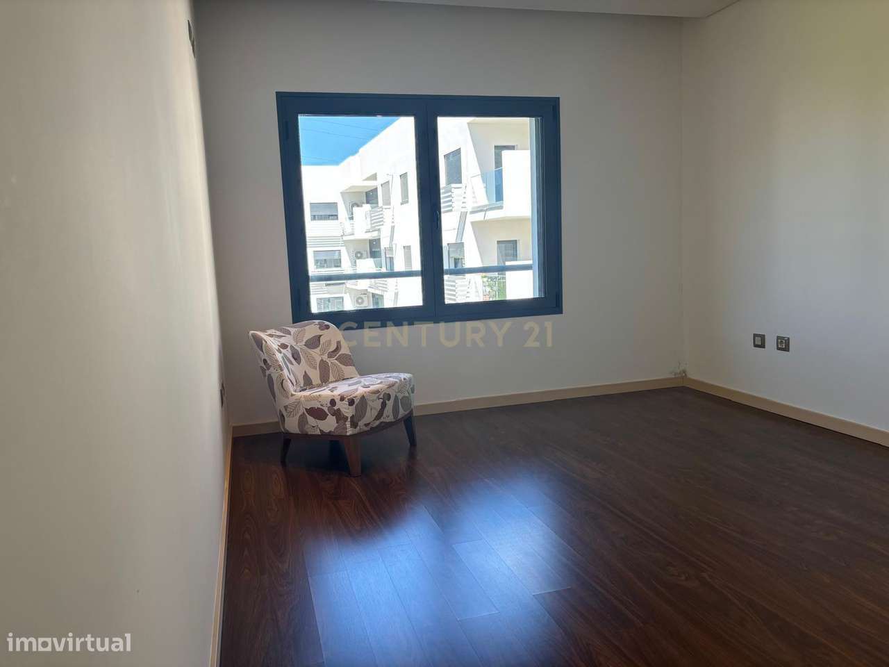 Apartamento T2  no Entroncamento com Garagem Fechada-11