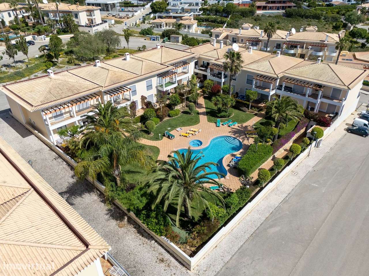 LUXUOSO APARTAMENTO T3 PERTO DA PRAIA DE PORTO DE MÓS - Grande imagem: 2/28