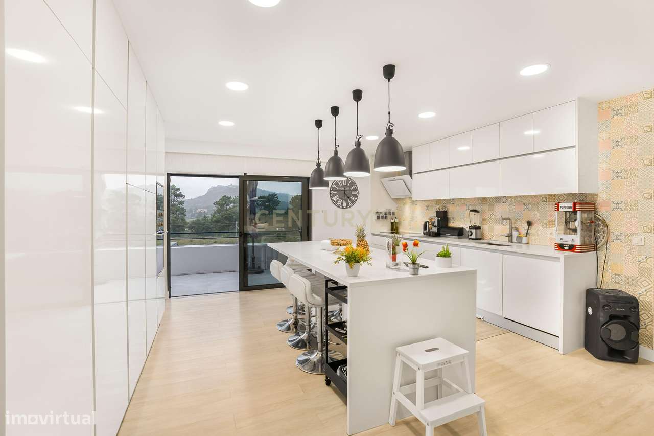 Qualidade de Vida e Bom Gosto nos Jardins de Santiago - 4 Quartos e 3-9