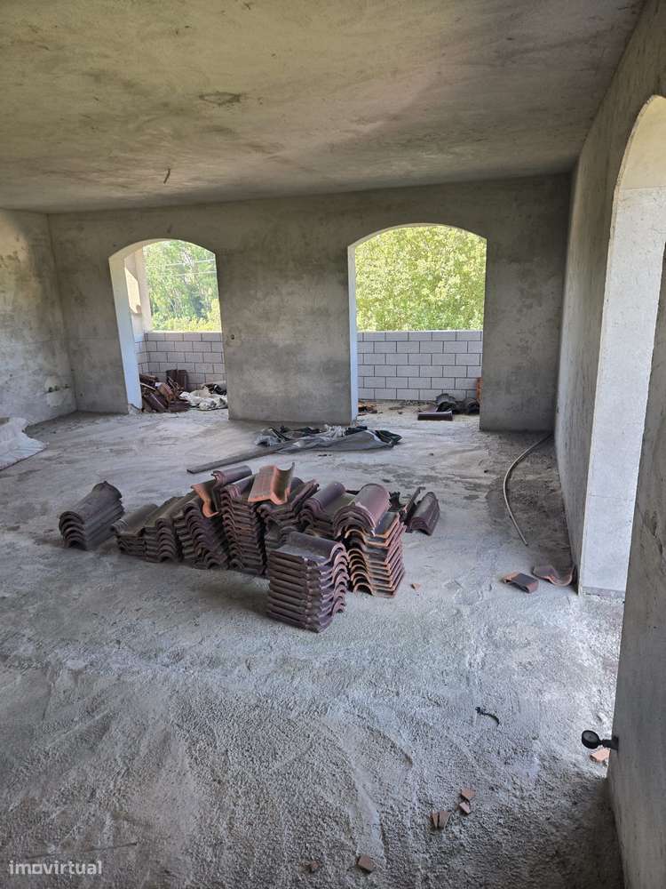 Terreno para construção com 955m2 com casa pronta de pedreiro.-19